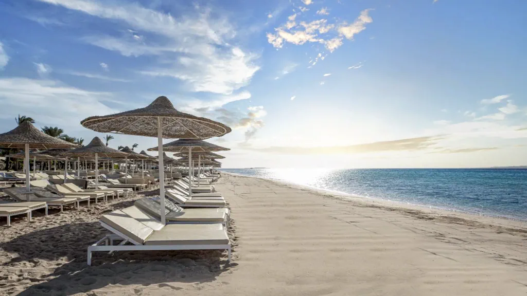 الفندق بيراميزا بيتش ريزورت - سهل حشيش